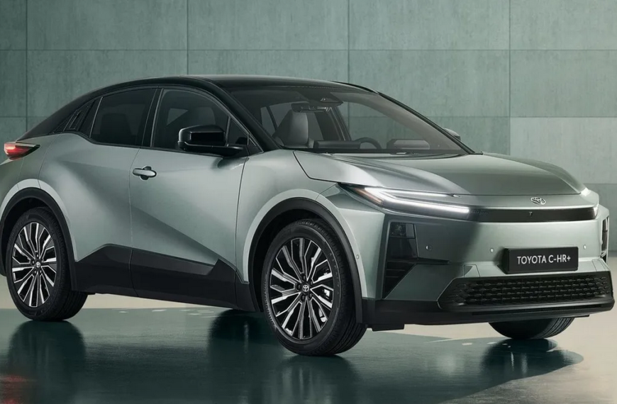 El Toyota C-HR+ llega con hasta 343 CV y tracción total