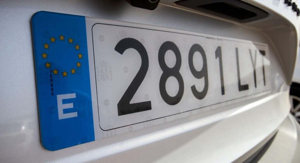 Matrícula de coche España homologada DGT