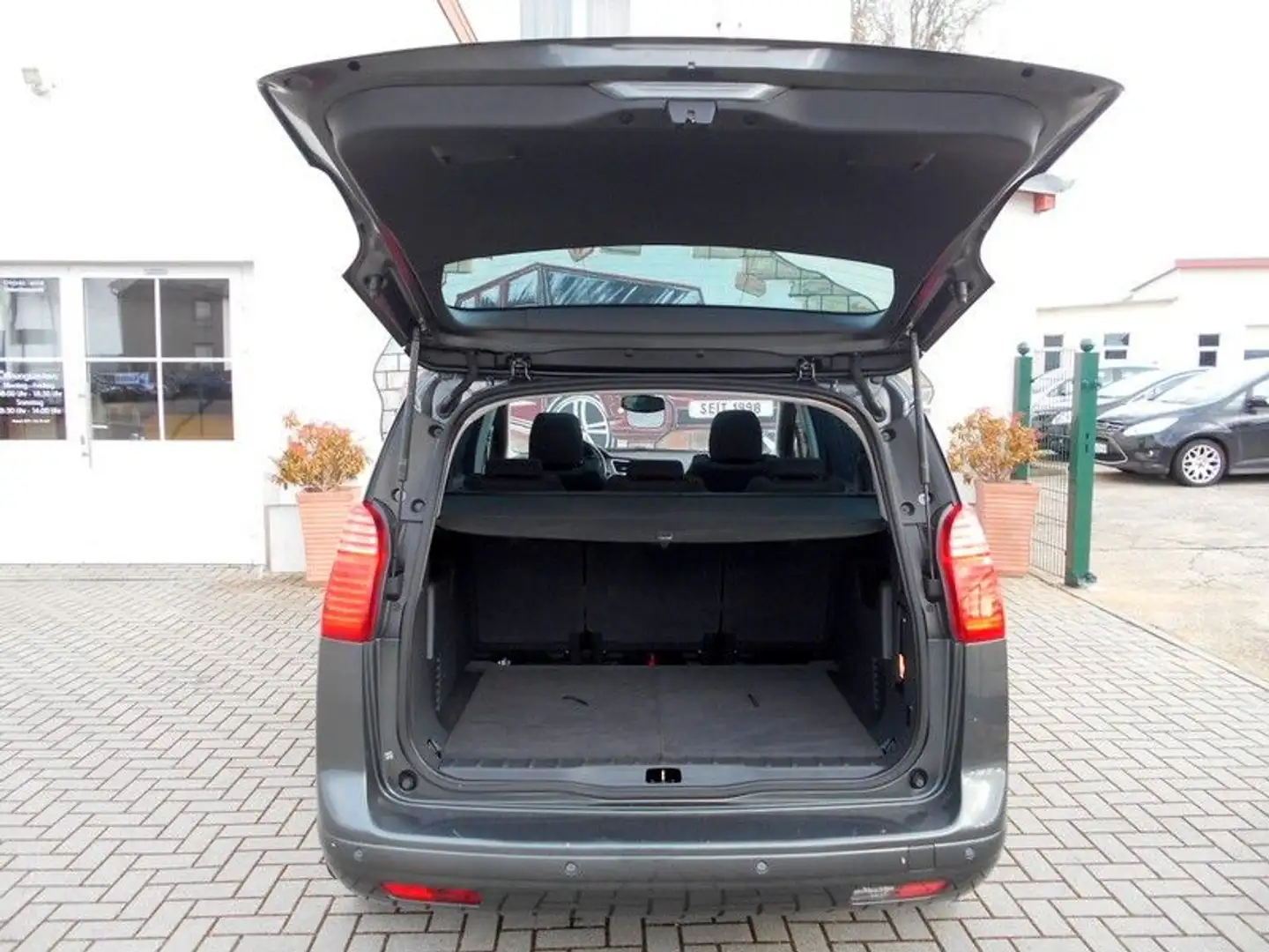 Peugeot 5008 segunda generación SUV de 7 plazas