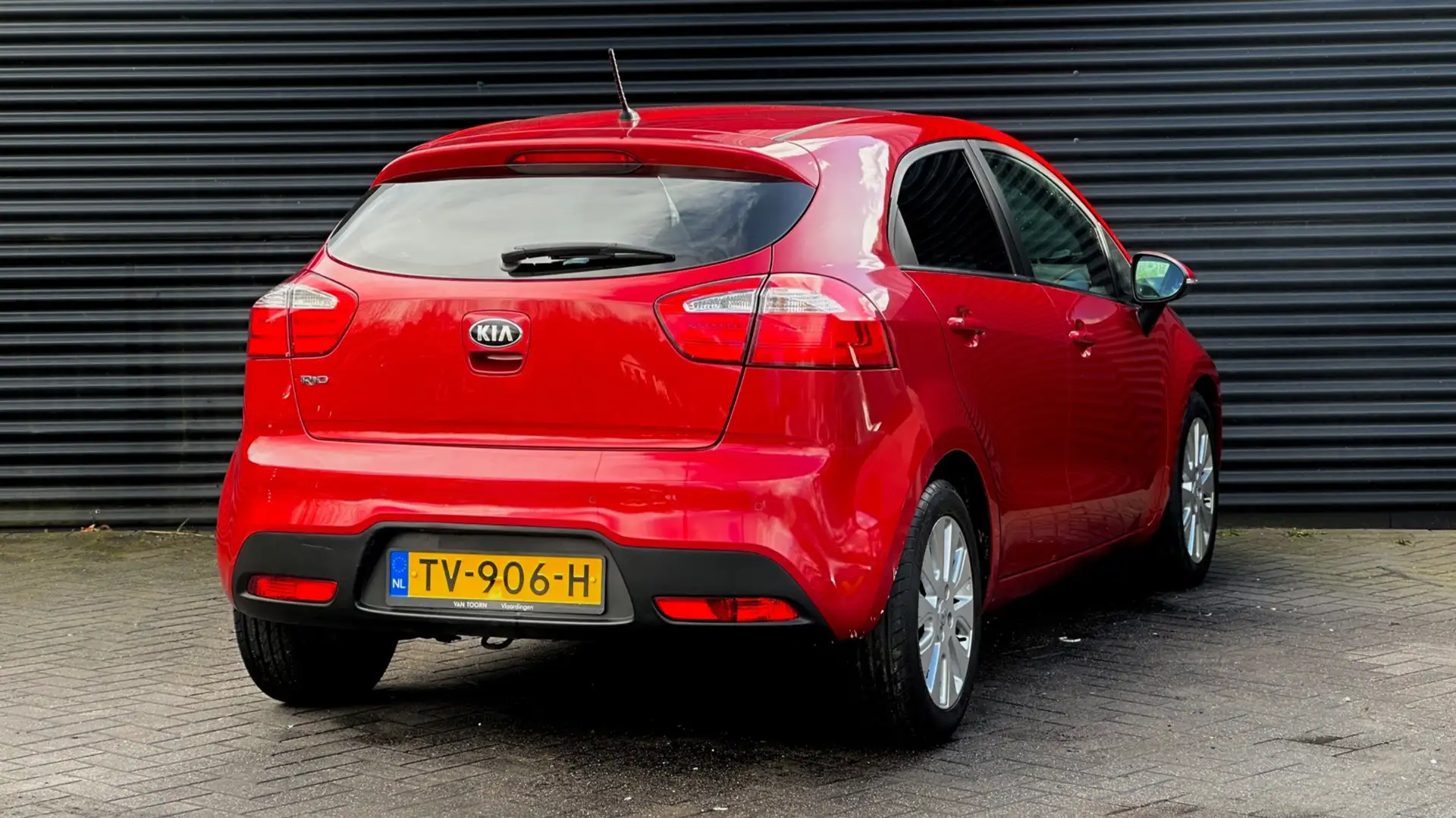 Kia Rio III detalle lateral