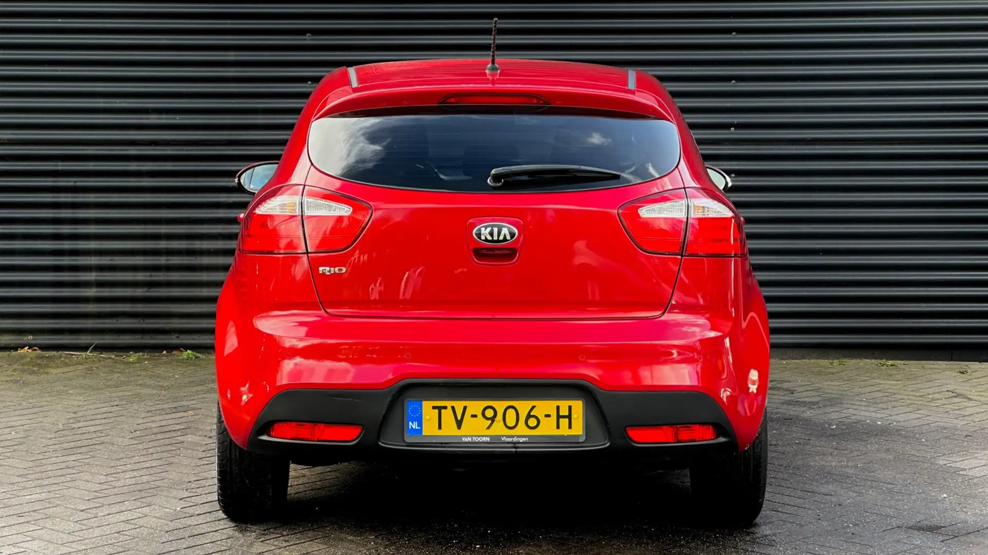 Inspección de un Kia Rio III antes de comprar