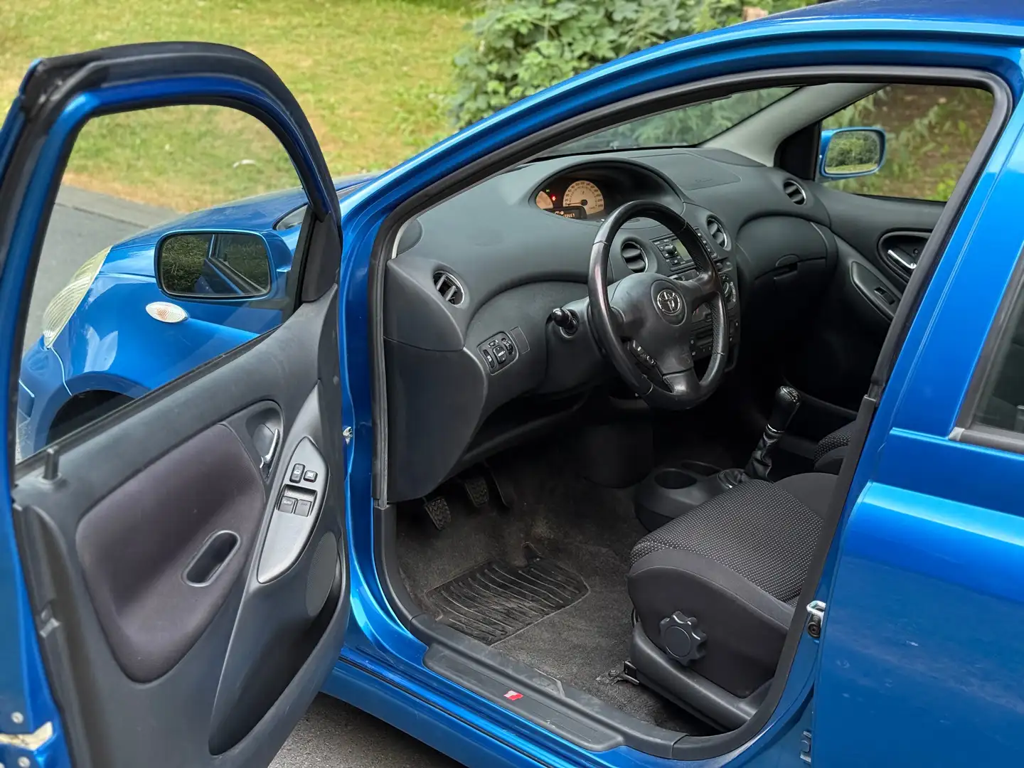 Interior del Toyota Yaris XP10