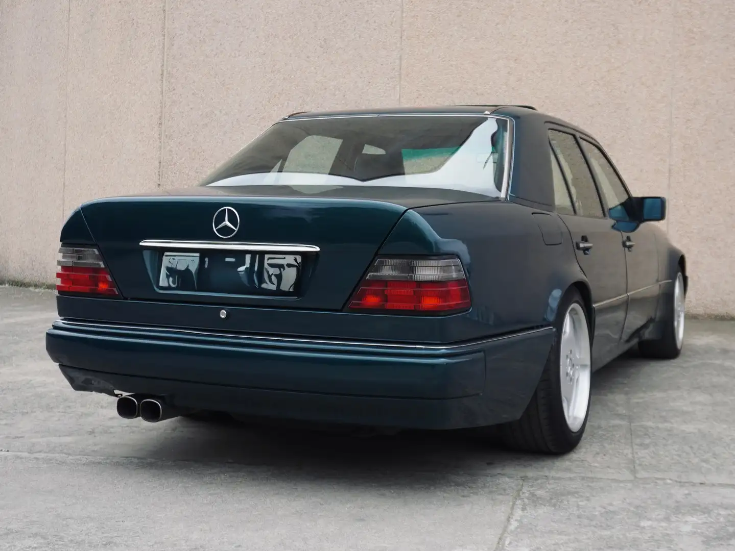 Mercedes W124 detalle lateral