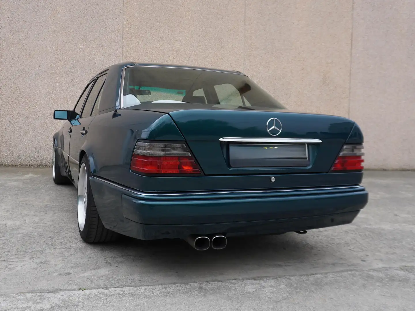 Mercedes W124 en carretera