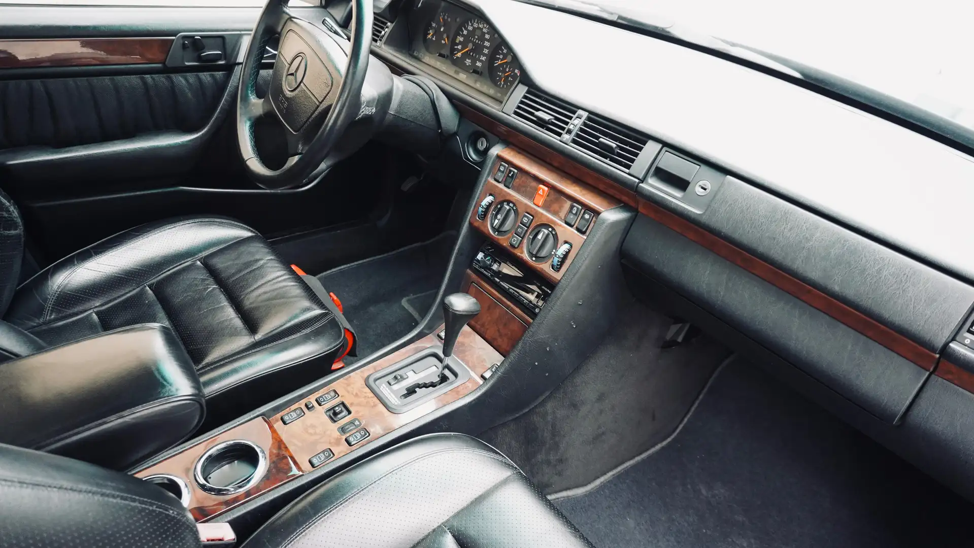 Mercedes W124 en carretera