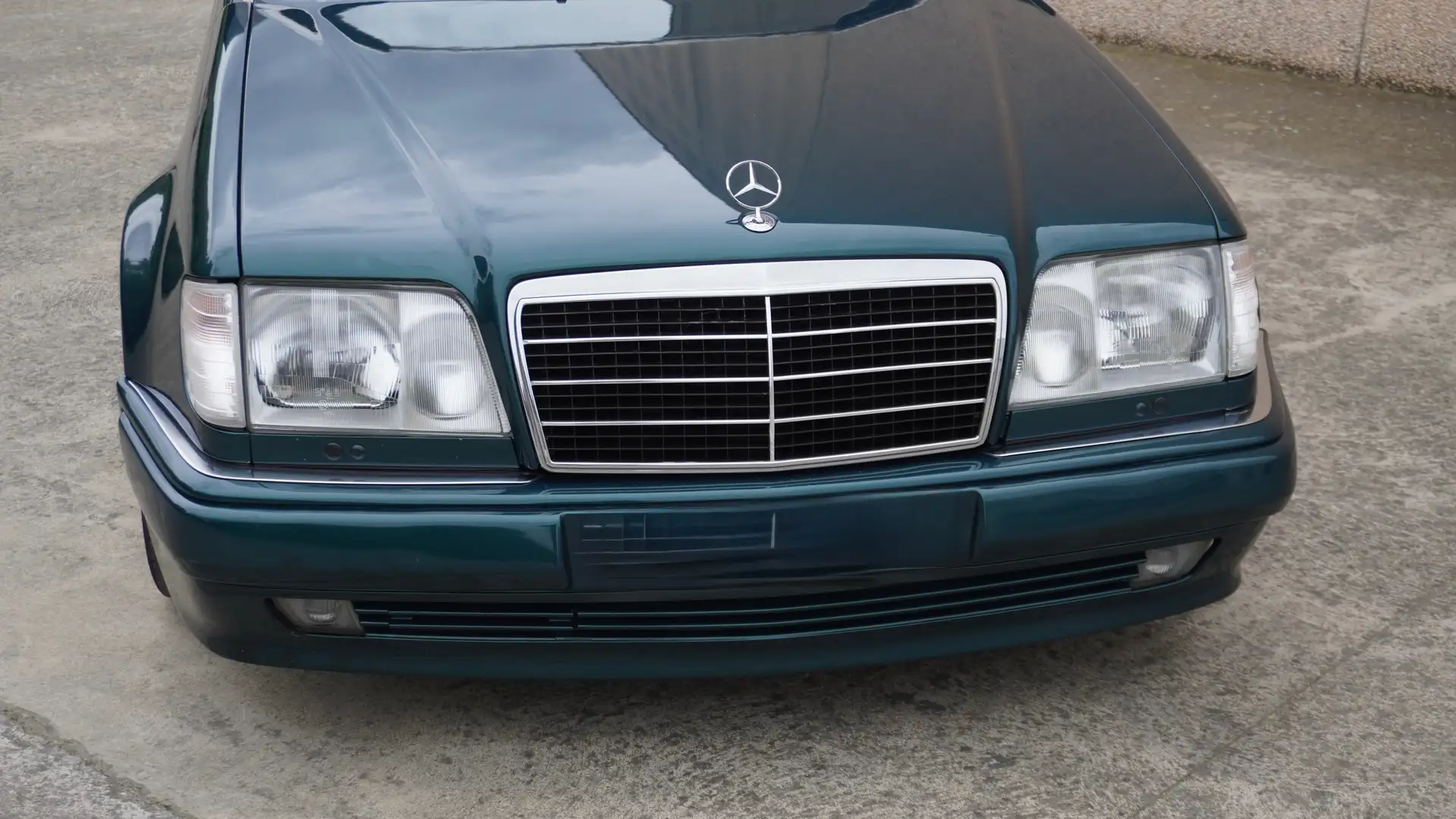 Mercedes W124 vista general