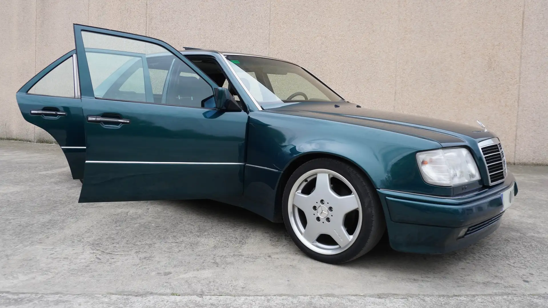 Mercedes W124 interior