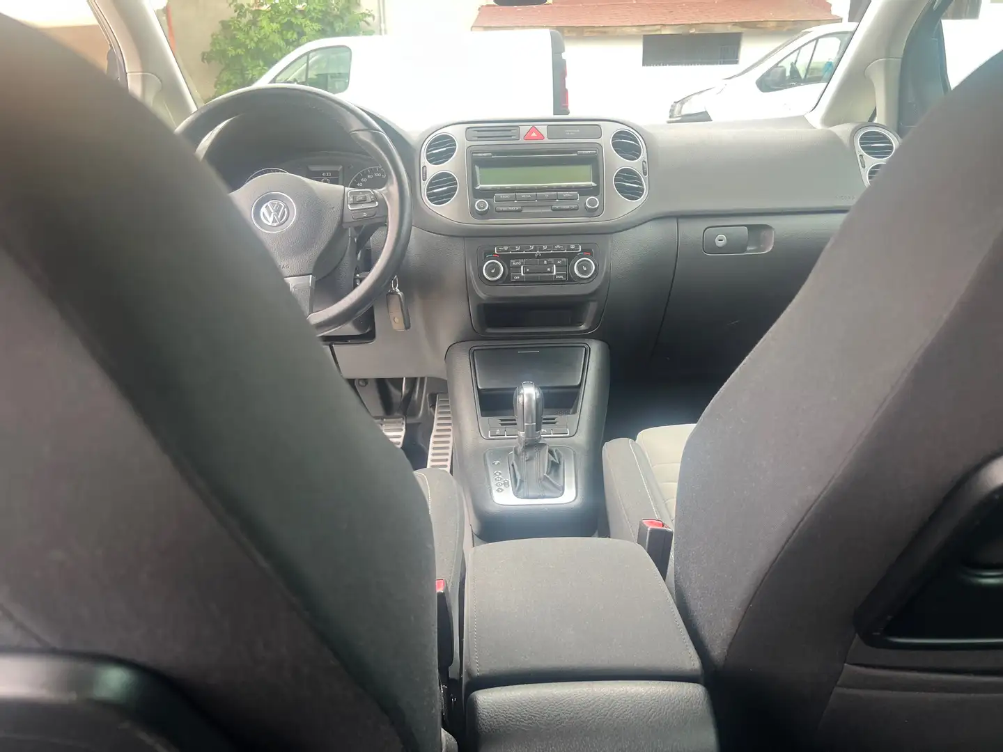 Volkswagen Golf Mk6 visto de perfil