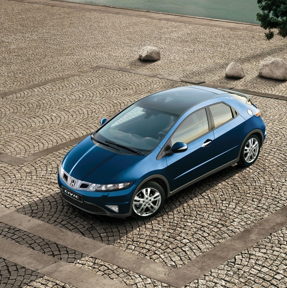 Honda Civic VIII en carretera