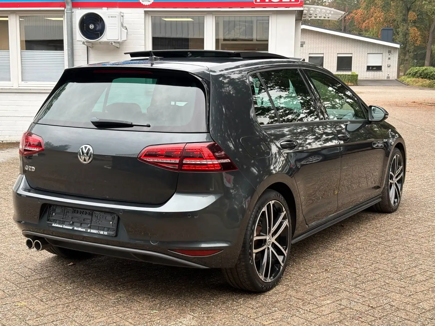 Volkswagen Golf Mk7 frente a sus rivales