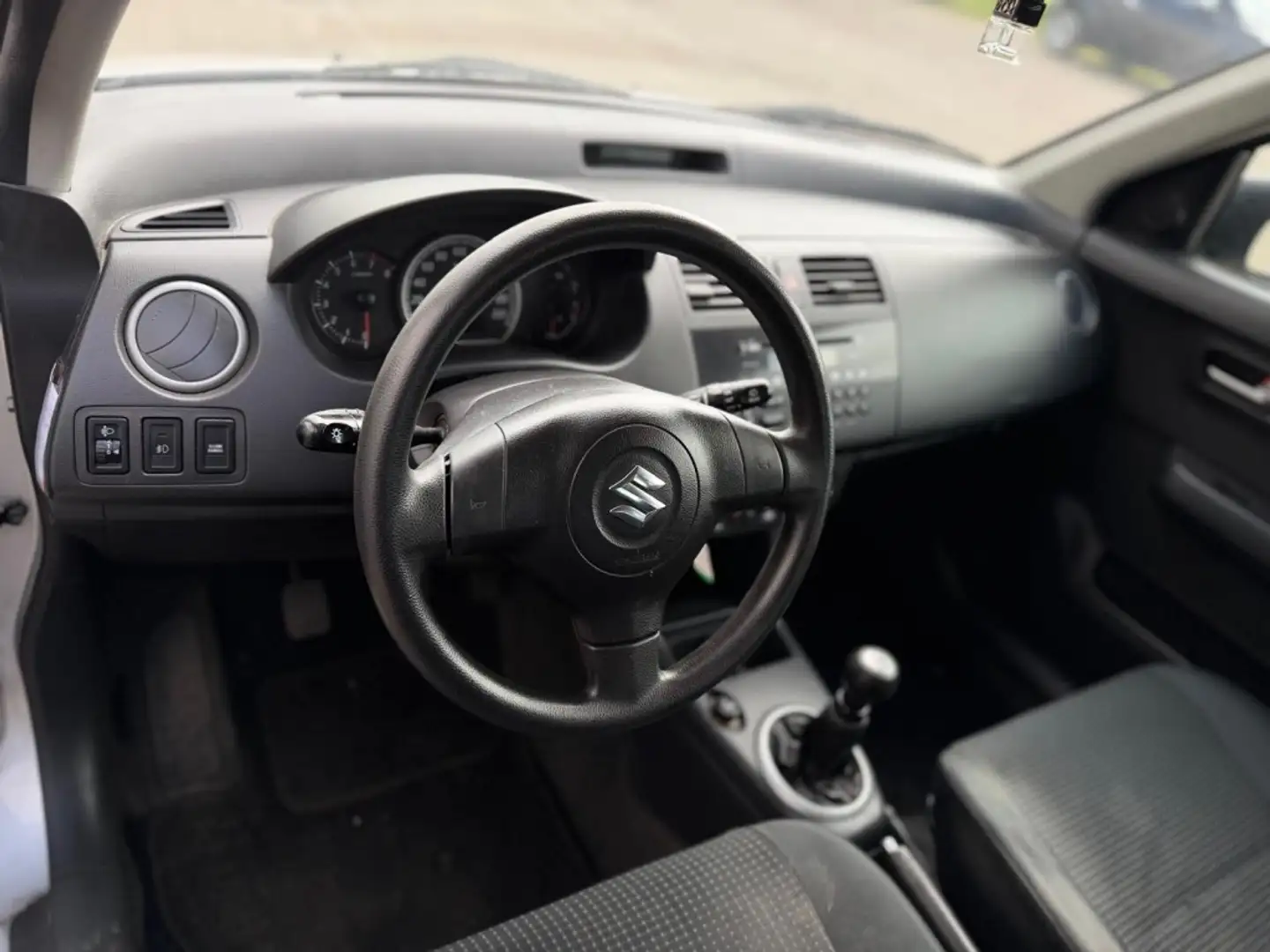 Cuentakilómetros de un Suzuki Swift II