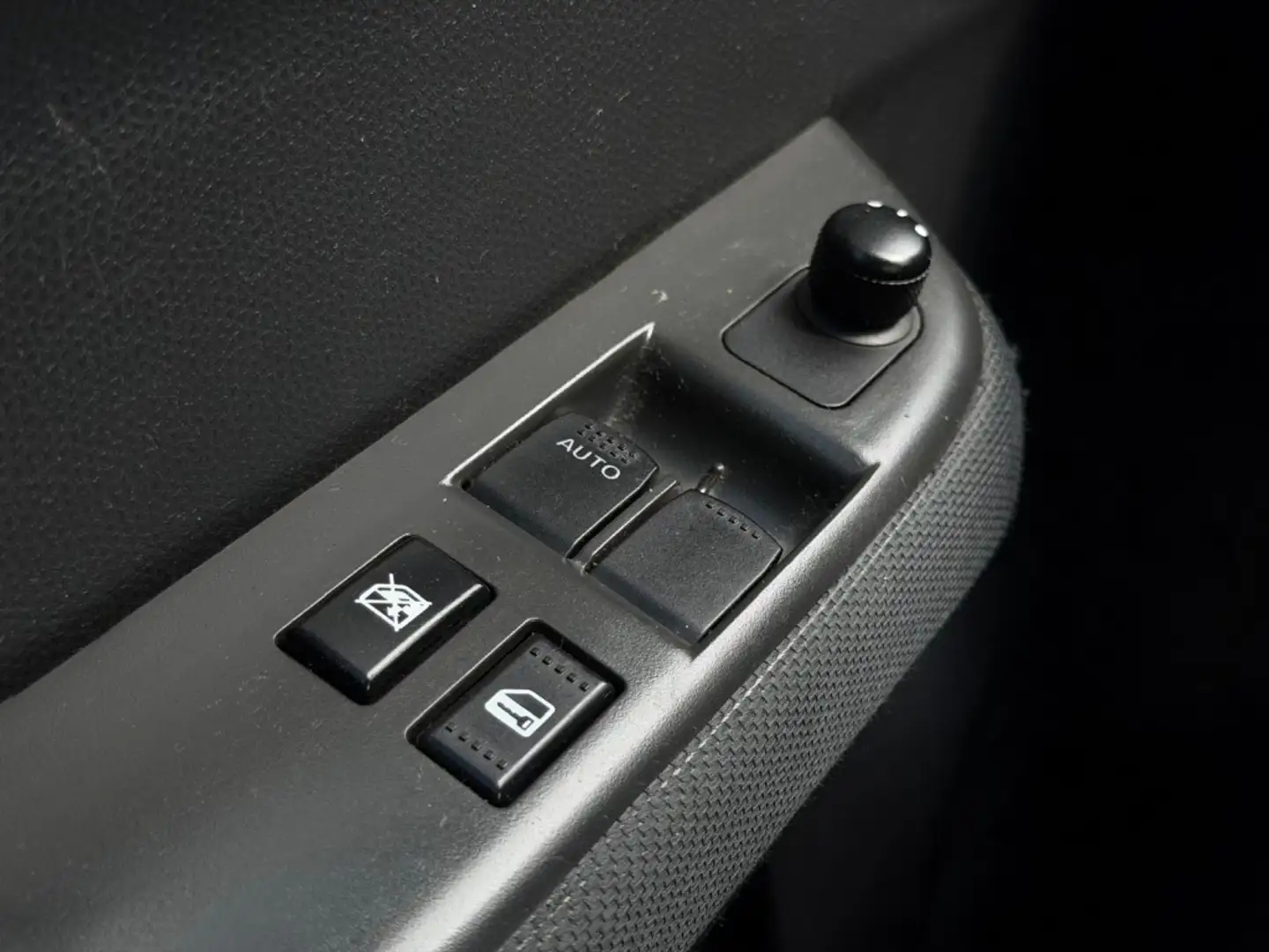 Suzuki Swift II frente a sus rivales
