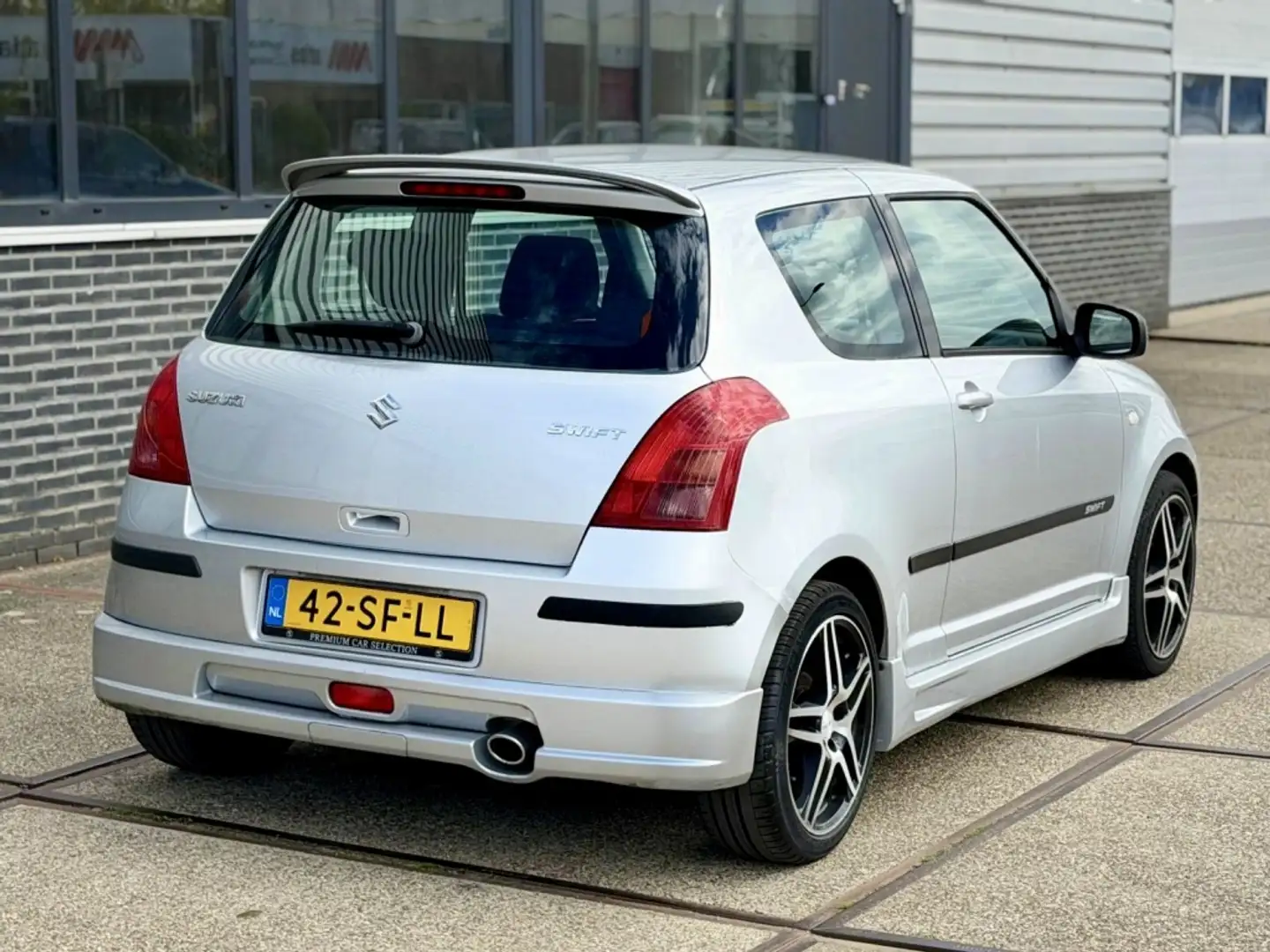 Motor G13B en la inspección de un Suzuki Swift II