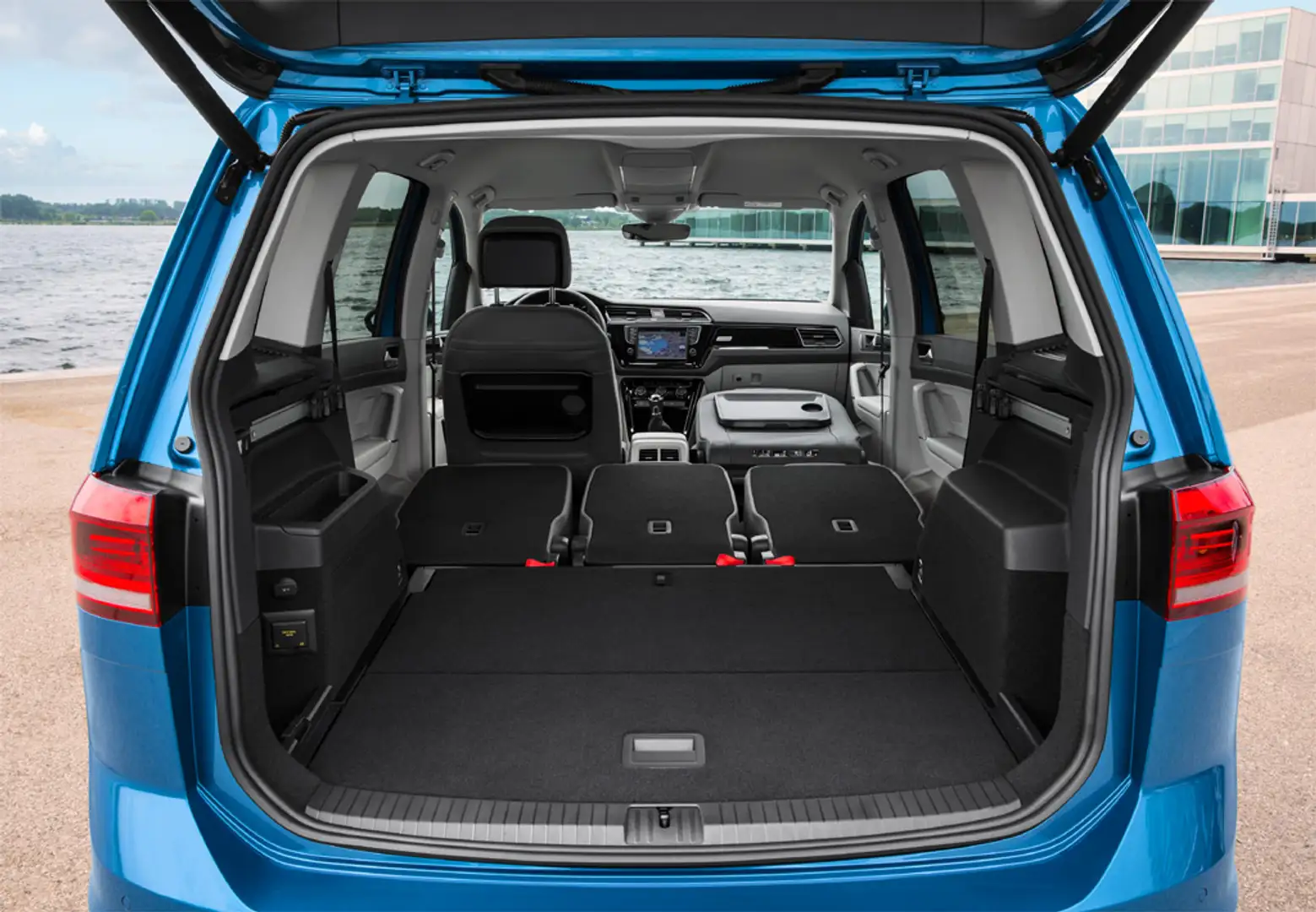 Volkswagen Touran 5T frente a sus rivales