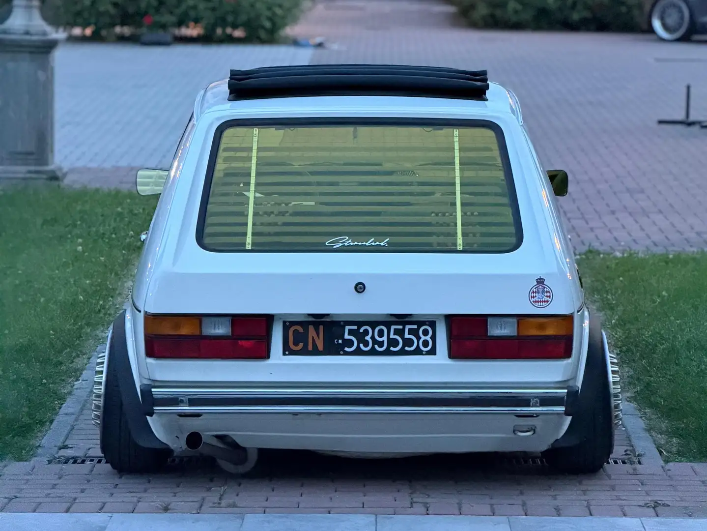 Volkswagen Golf Mk1 frente a sus rivales