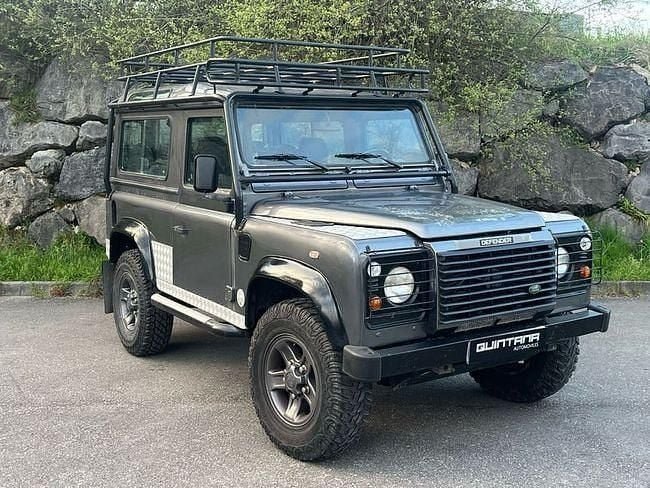 Land Rover Defender en terreno off-road