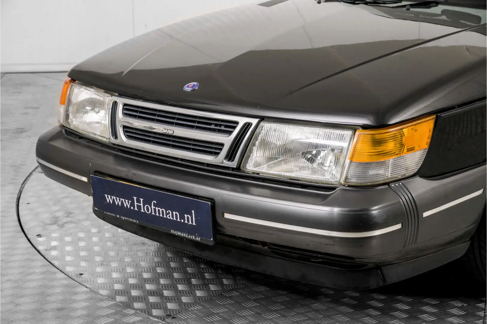 Saab 900 clásico vista trasera