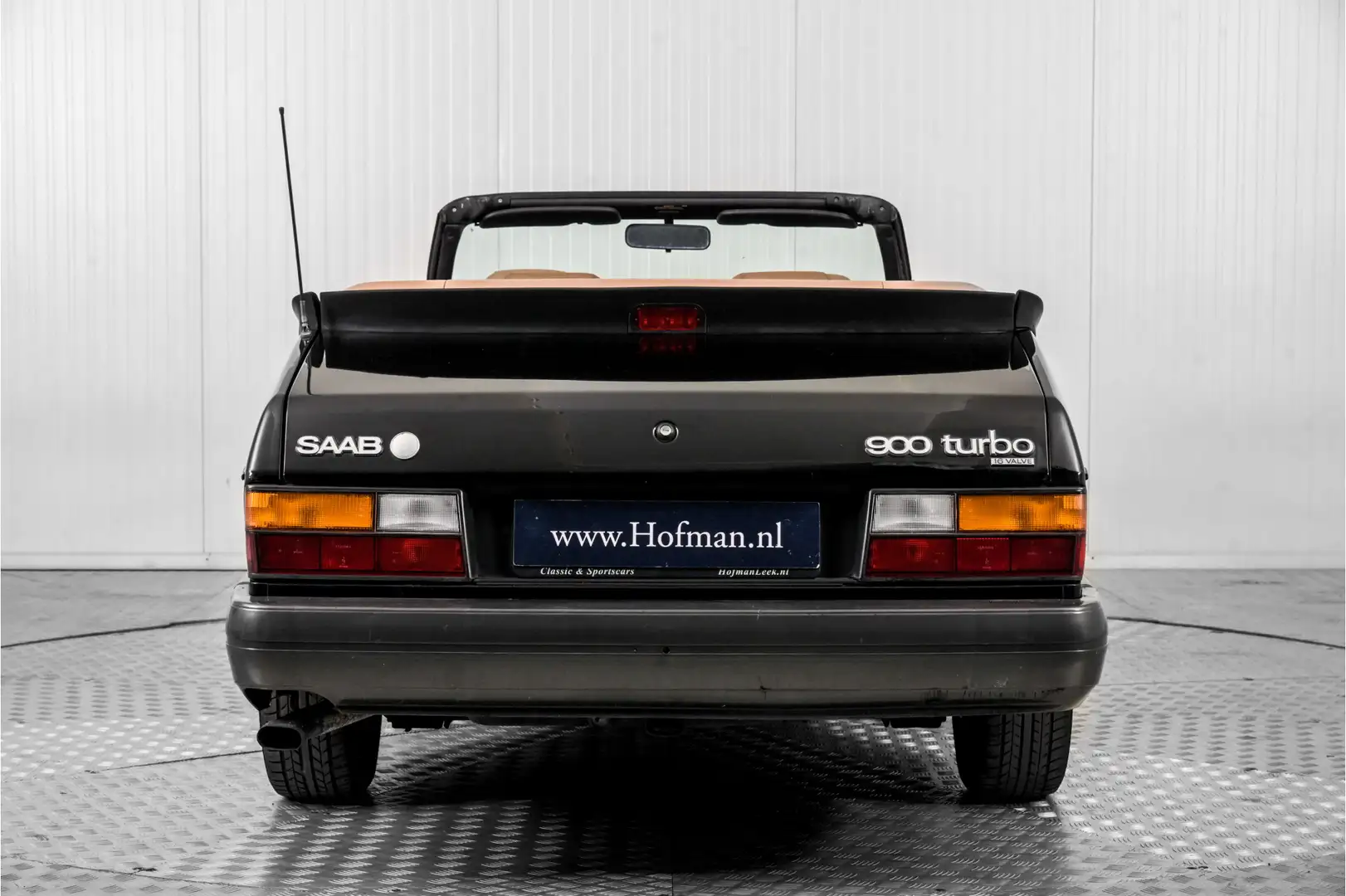 Cuentakilómetros de un Saab 900 clásico