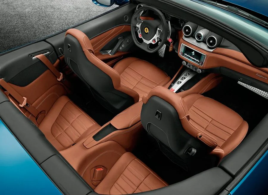 Inspección de un Ferrari California antes de comprar