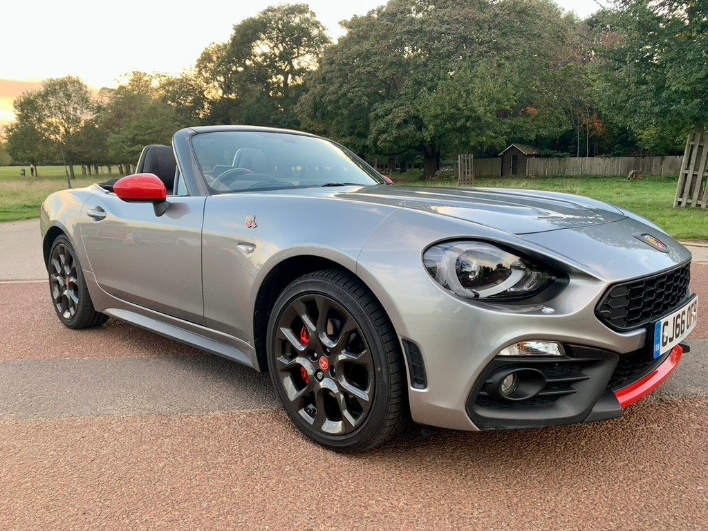 La unidad perfecta del Abarth 124 Spider