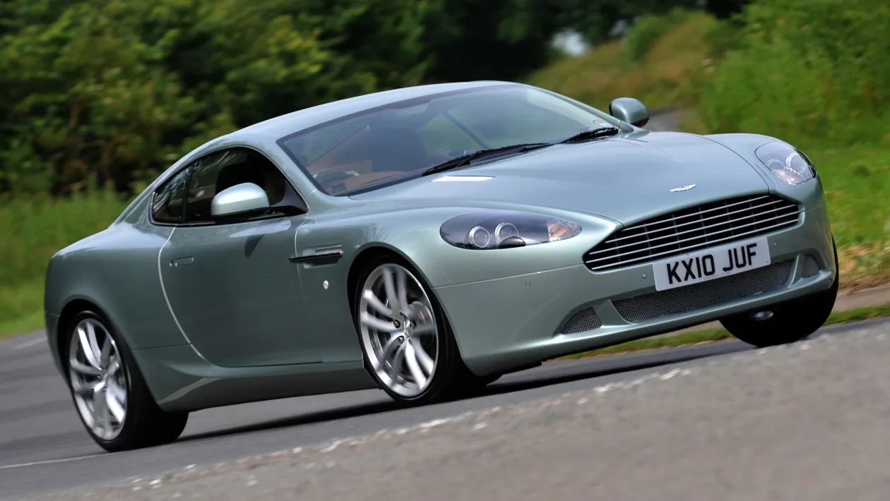 Inspección de un Aston Martin DB9 antes de comprar
