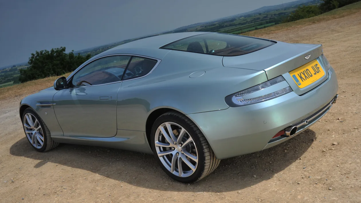 La unidad perfecta del Aston Martin DB9