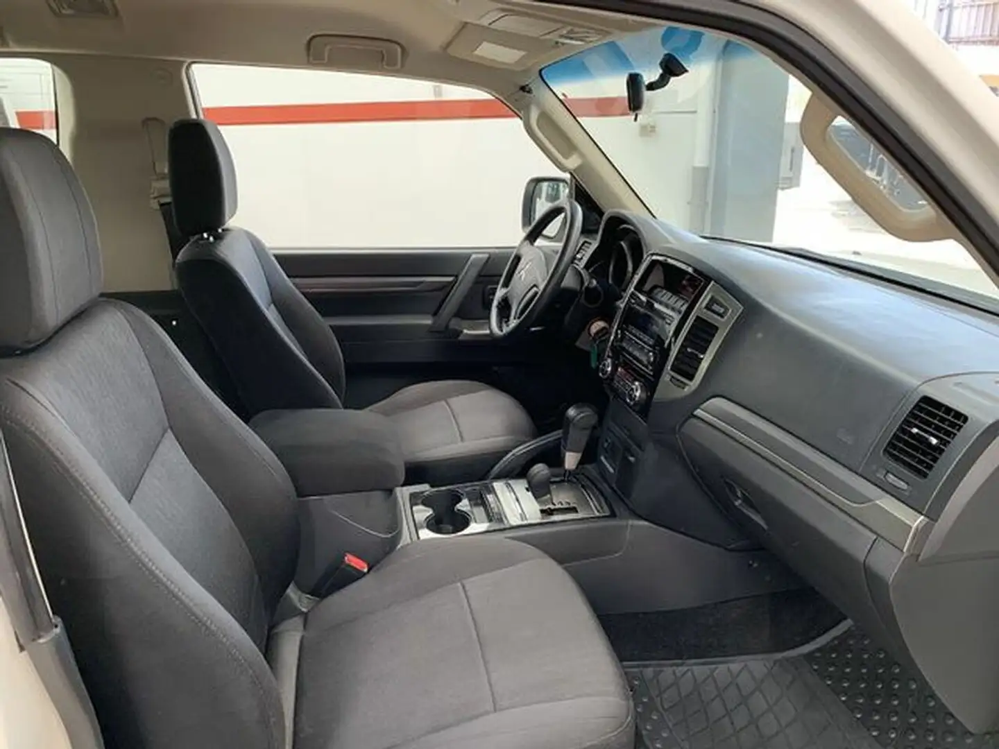 Mitsubishi Pajero Montero listo para negociar la compra