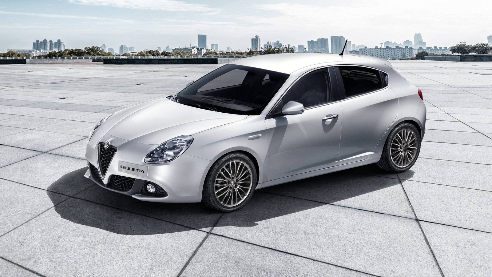 Inspección de una Alfa Romeo Giulietta antes de comprar