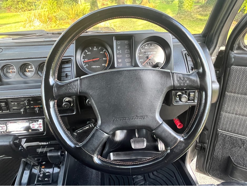 Isuzu Trooper I detalle lateral