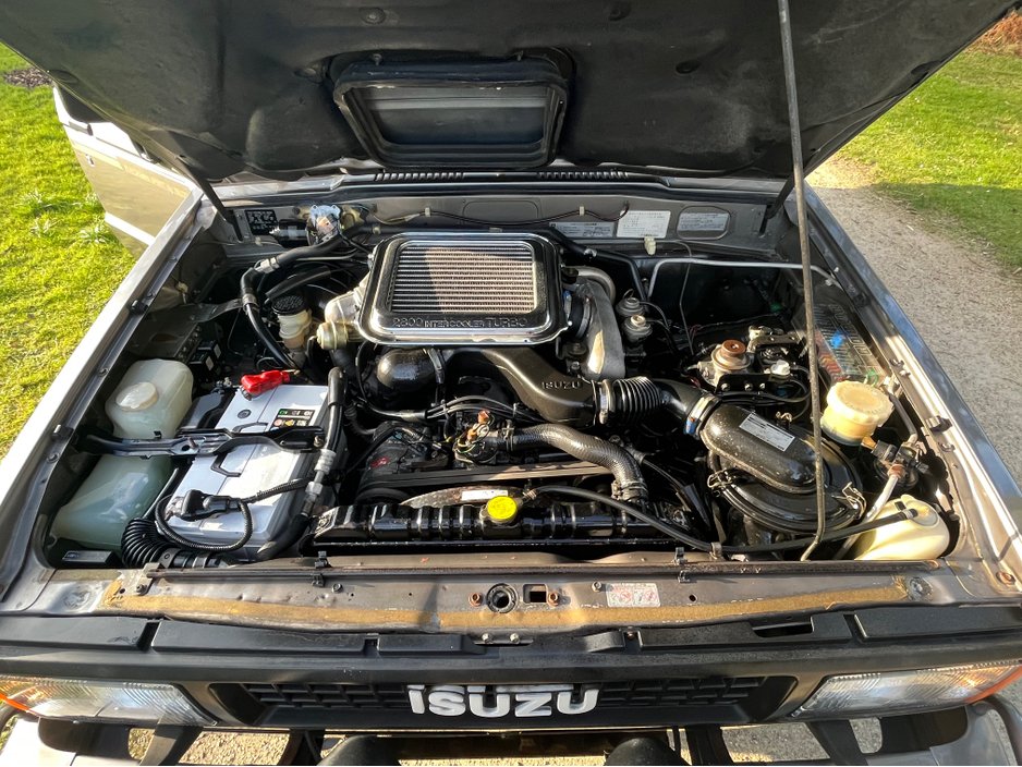 Isuzu Trooper I vista frontal
