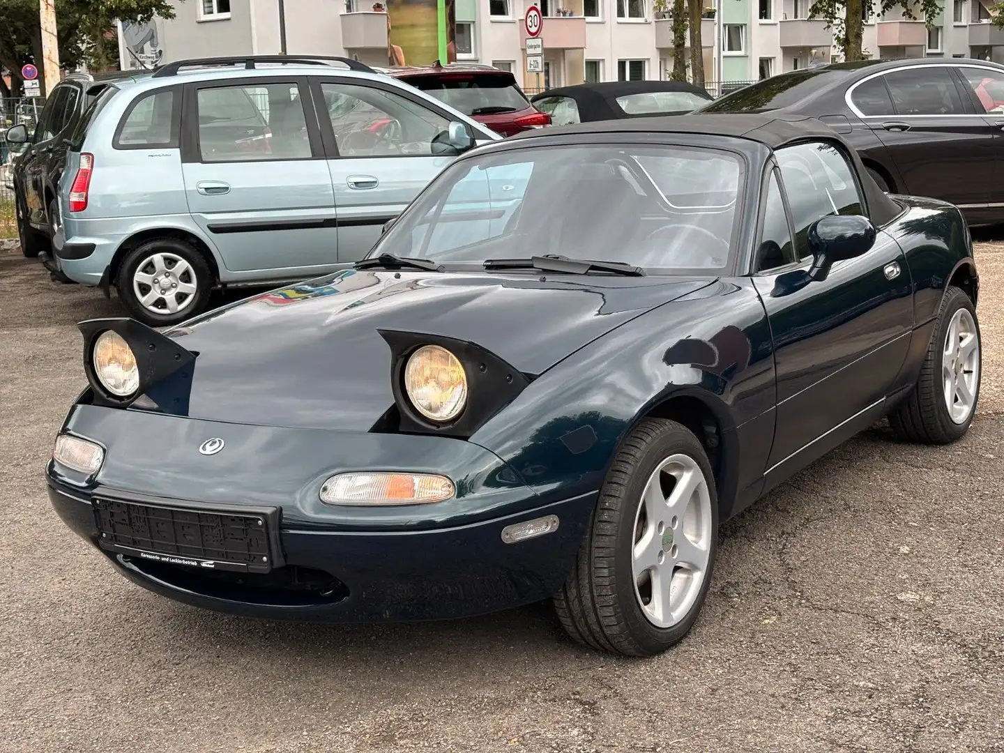 Mazda MX-5 NA vista frontal con faros escamoteables