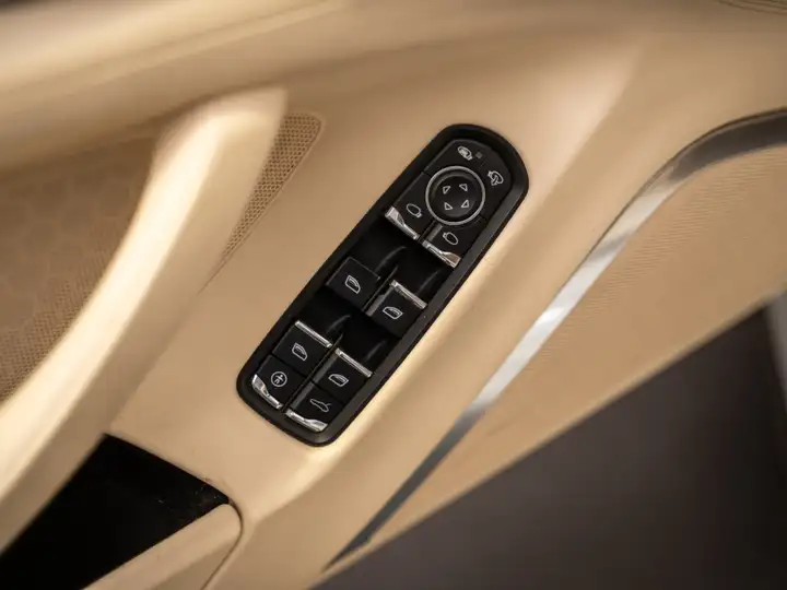 Porsche Panamera G1 en carretera, comportamiento deportivo