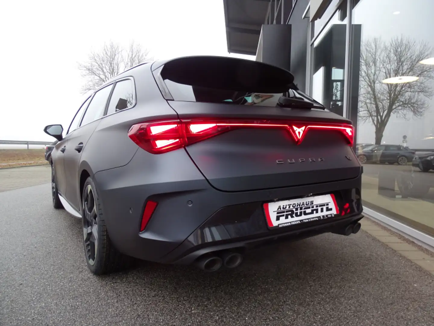 Cupra León KL VZ en carretera