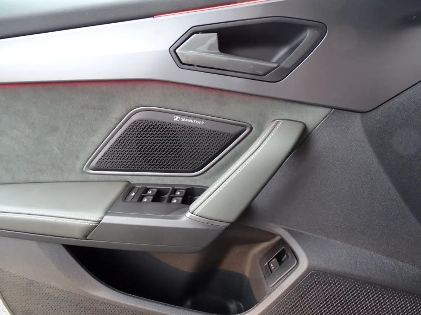 Motor e-HYBRID del Cupra León KL