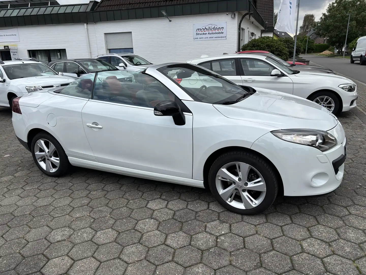 Inspección de un Renault Mégane III antes de comprar
