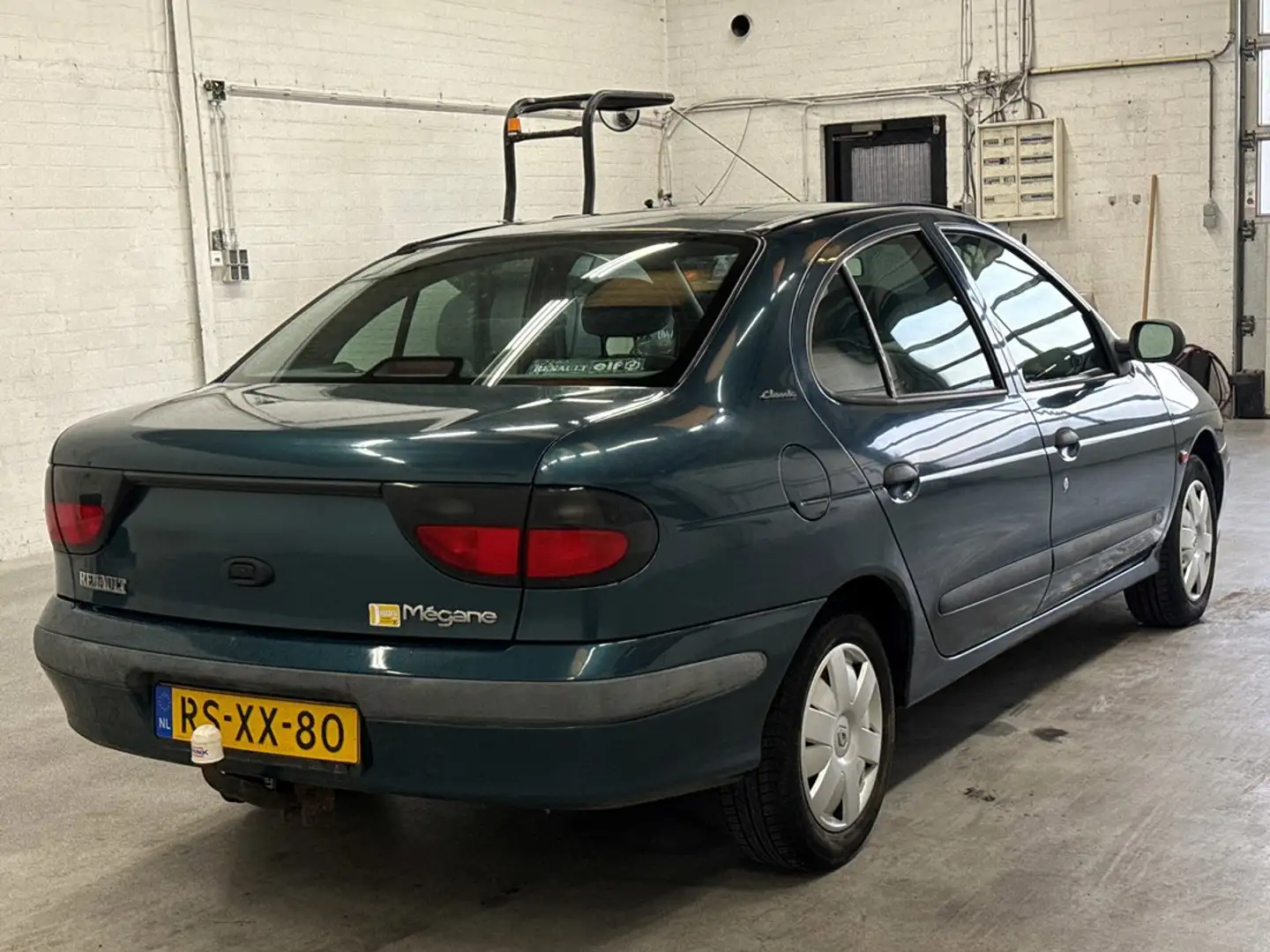 Motor 1.9 dTi en la inspección de un Renault Mégane I