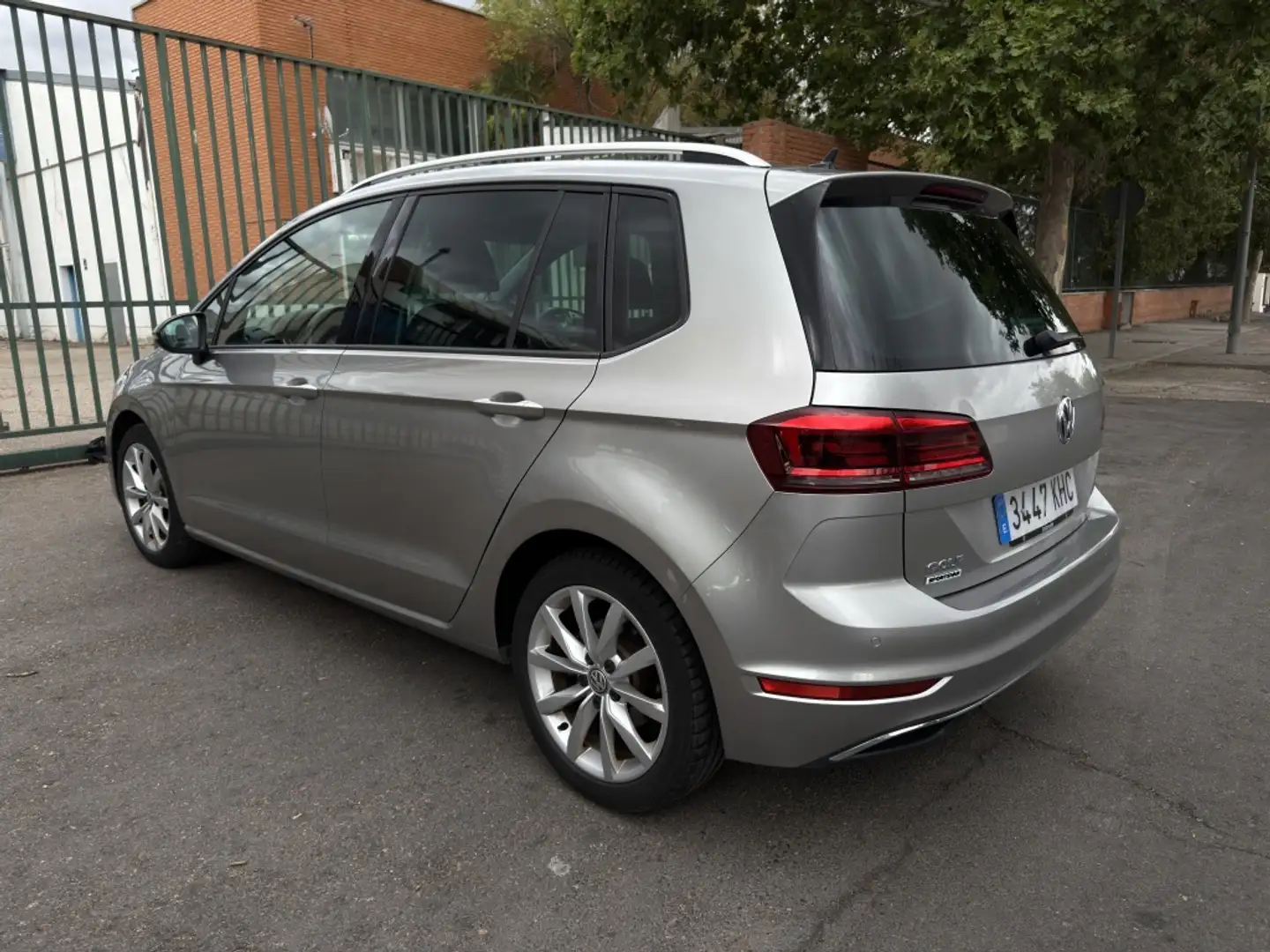 Volkswagen Golf GTI, exterior completo, tres cuartos delantero