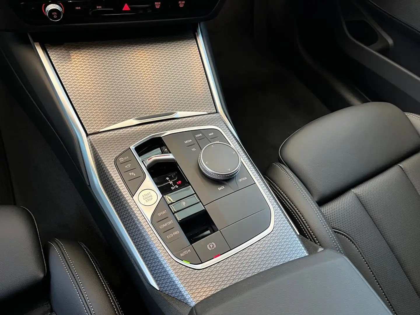 Restyling LCI 2022 del BMW Serie 3 G20 con iDrive 8