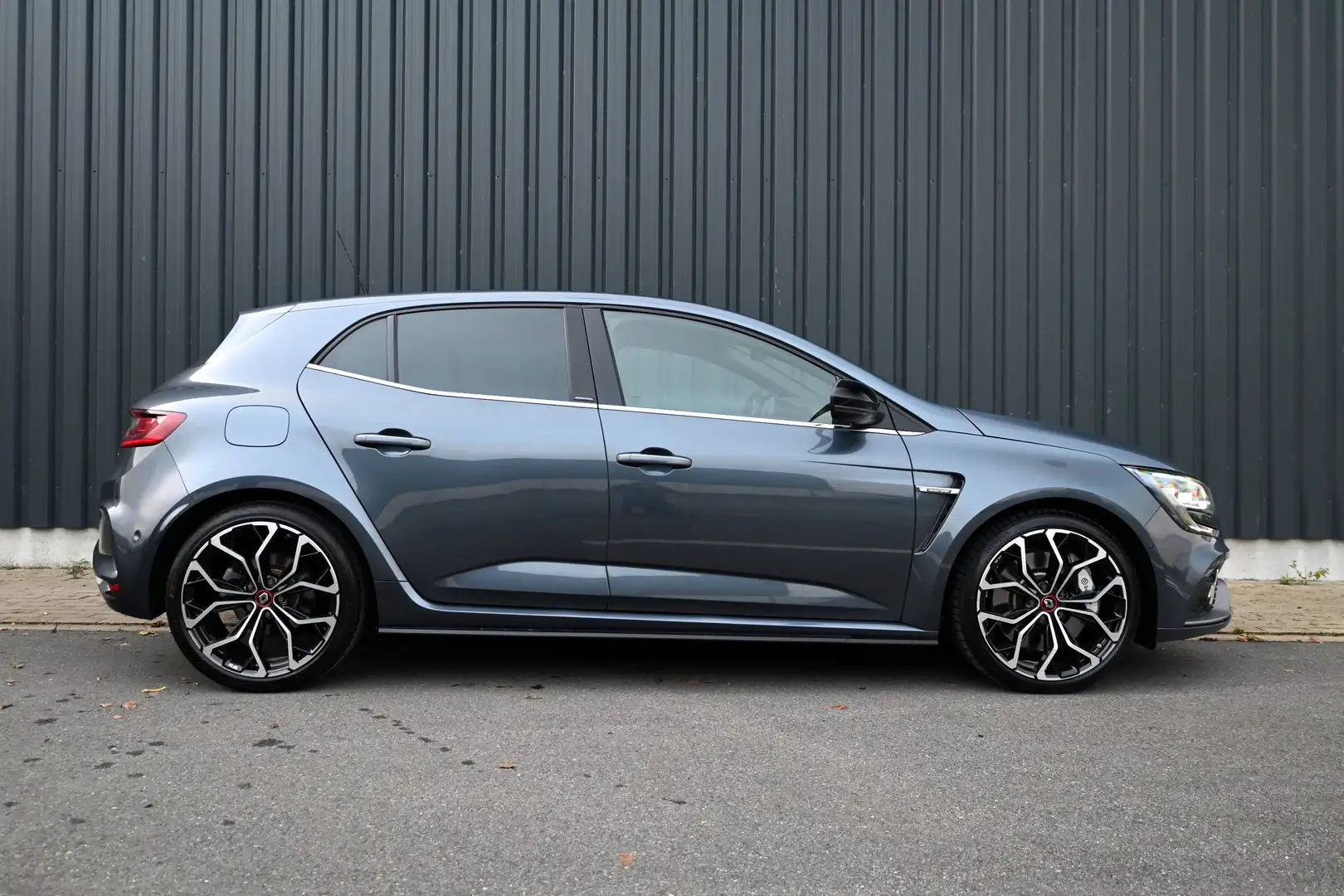 Motor 1.3 TCe en la inspección de un Renault Mégane IV