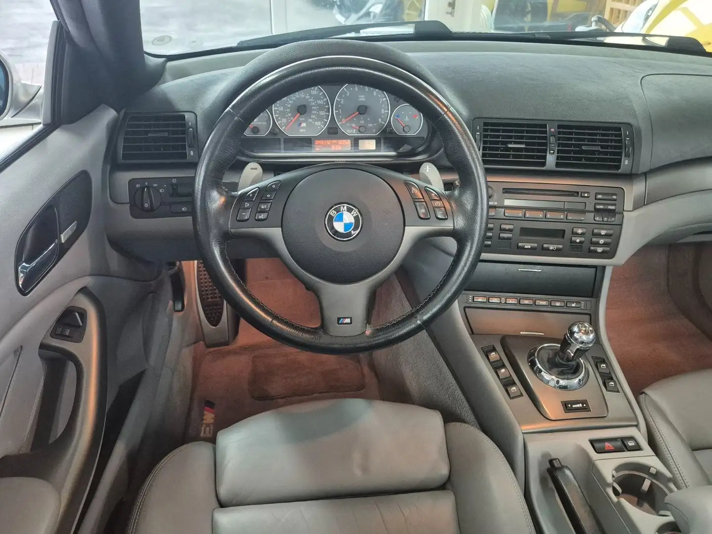 Interior BMW E46 seis cilindros
