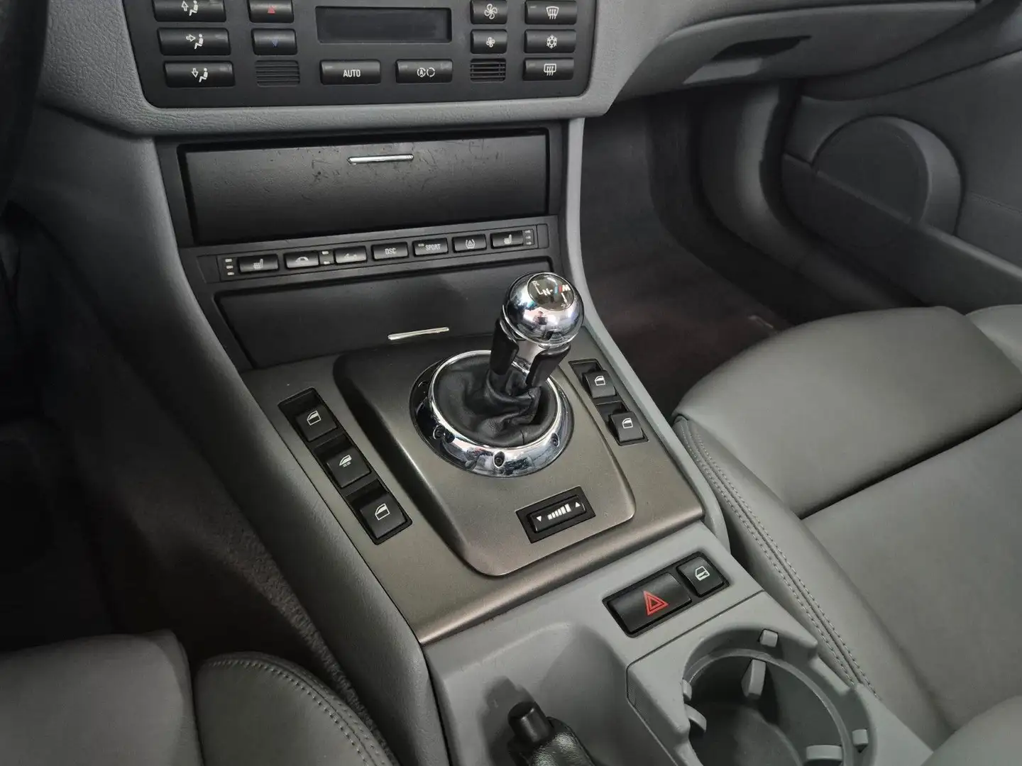 Óxido y corrosión en los bajos de un BMW E46