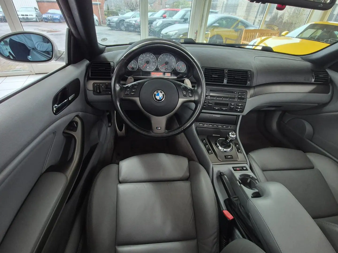 Inspección visual del interior de un BMW E46