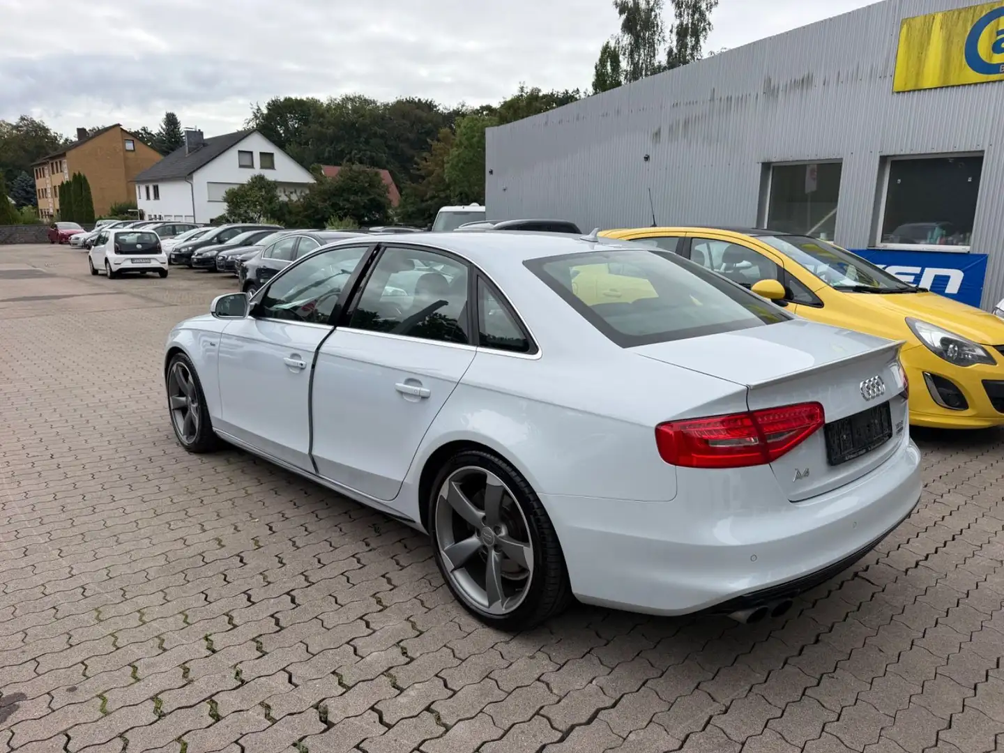 Audi A4 B8 frente a sus rivales premium